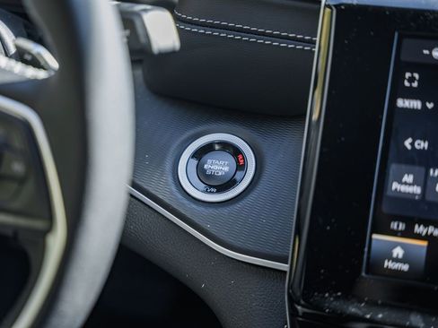 New 2025 Jeep Grand Cherokee Laredo X w/ Luxury Tech Group I image 24