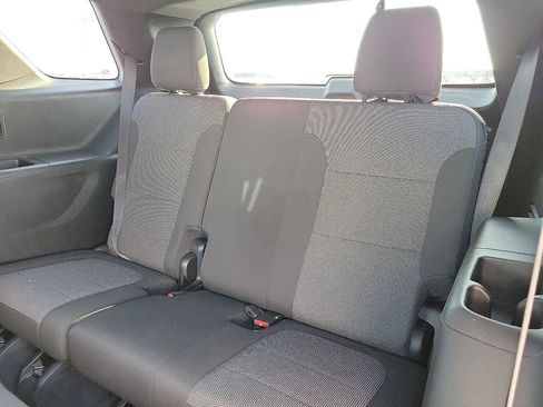 Used 2023 Chevrolet Traverse LT image 9