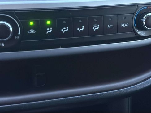 Used 2019 Toyota Highlander LE image 29