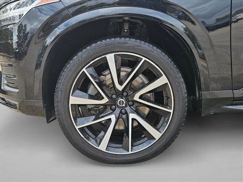 Used 2021 Volvo XC90 T6 Momentum w/ Climate Package image 8