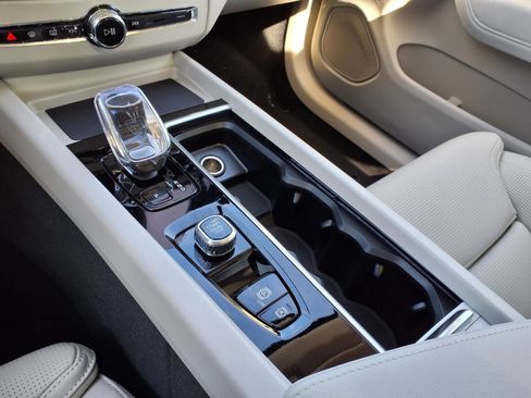 New 2026 Volvo XC60 B5 Ultra w/ Protection Package Premier image 14