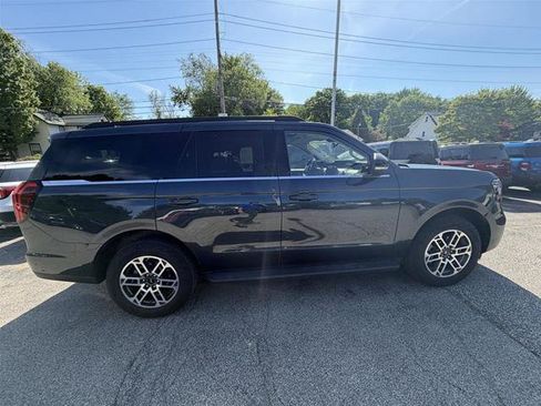Certified 2025 Ford Expedition Active AWD/4WD image 5