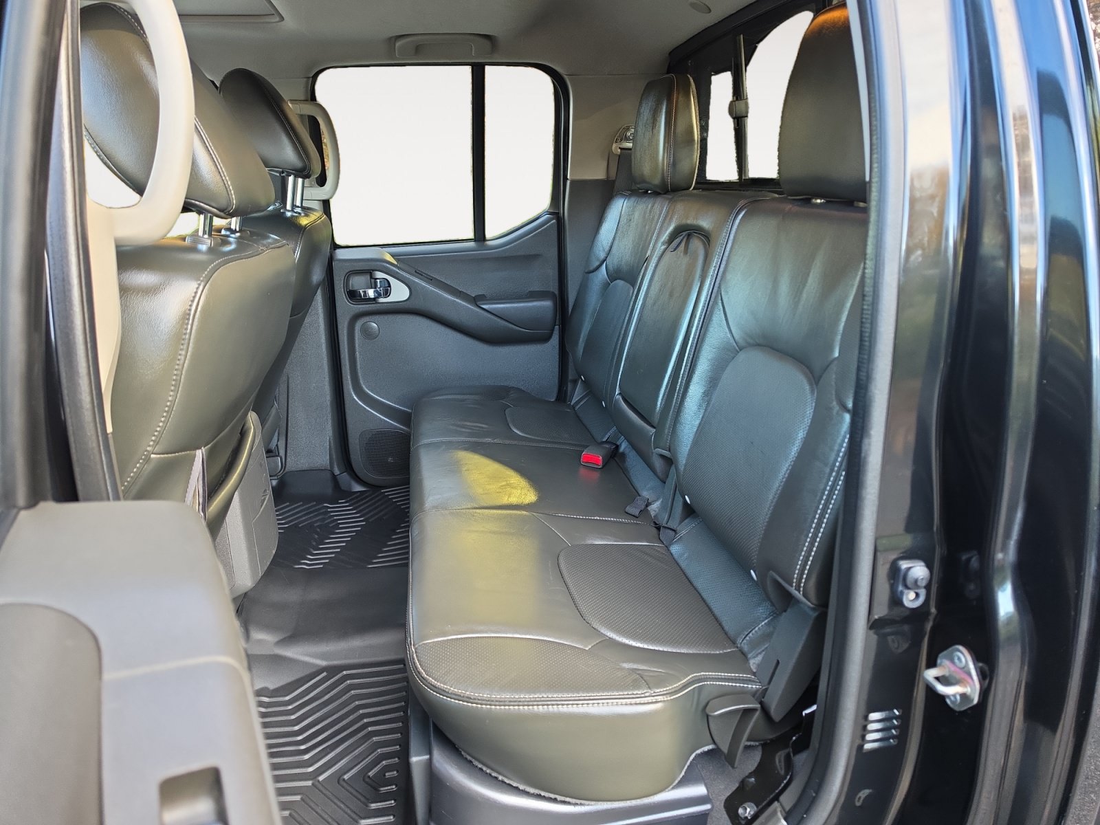 Used 2020 Nissan Frontier PRO-4X w/ Pro-4x Utility Package AWD/4WD image 13