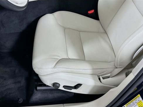 Used 2021 Volvo XC60 T5 Momentum w/ Premium Package image 19