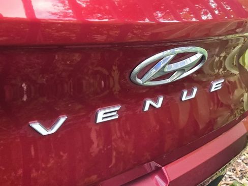 Used 2023 Hyundai Venue SEL FWD image 8