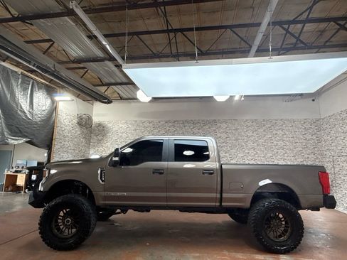 Used 2020 Ford F250 XL w/ STX Appearance Package AWD/4WD image 4