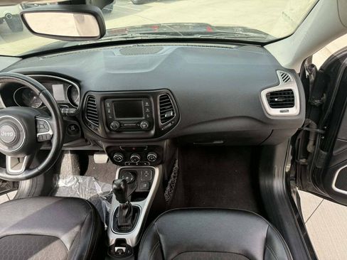 Used 2018 Jeep Compass Latitude w/ Cold Weather Group AWD/4WD image 16