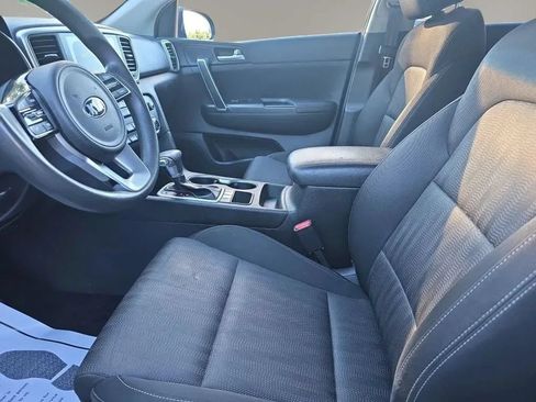Used 2020 Kia Sportage LX AWD/4WD image 9