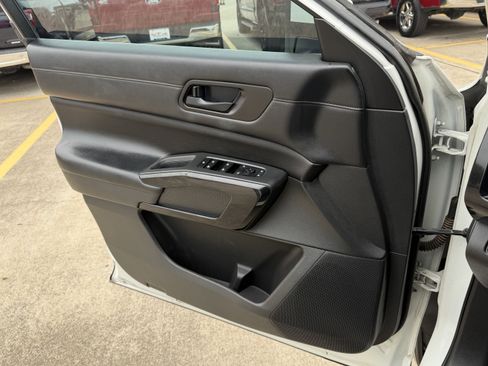 Used 2024 Nissan Pathfinder SV FWD image 22