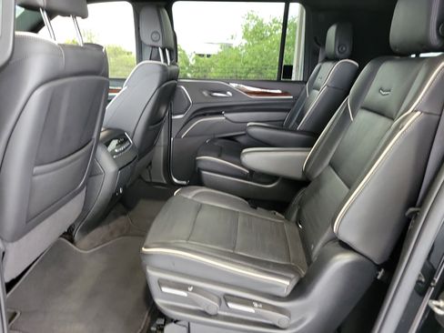 Used 2022 Cadillac Escalade ESV Premium Luxury w/ Performance Package image 9