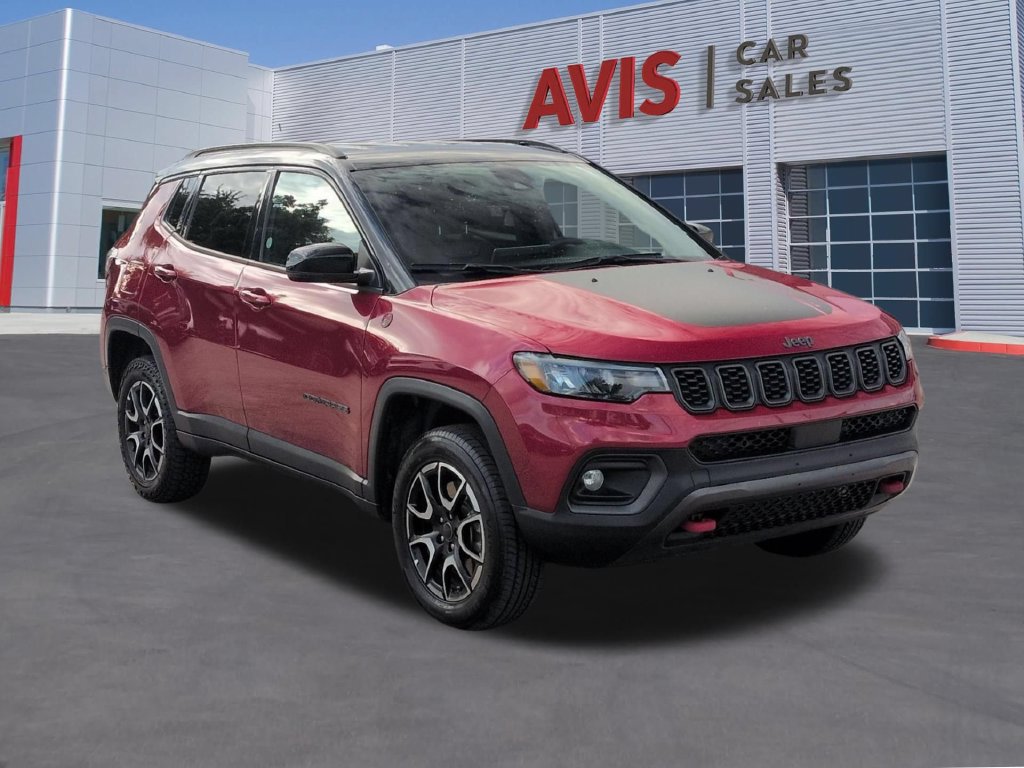 Used 2025 Jeep Compass Trailhawk AWD/4WD image 3