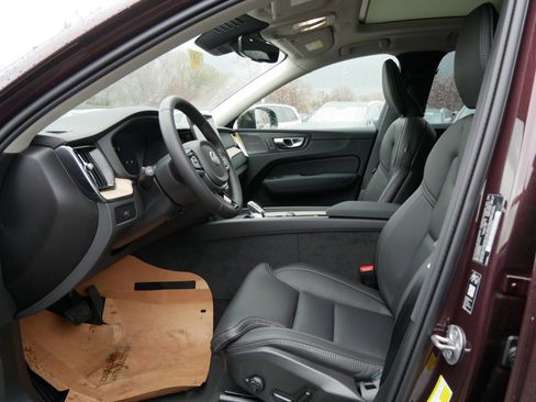 New 2026 Volvo XC60 B5 Ultra w/ Protection Package Premier AWD/4WD image 14