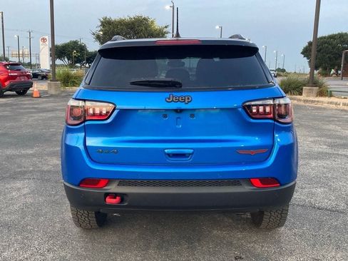 Used 2025 Jeep Compass Trailhawk AWD/4WD image 3