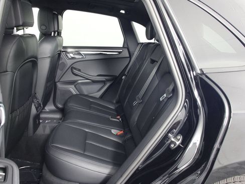 Certified 2026 Porsche Macan AWD/4WD image 33