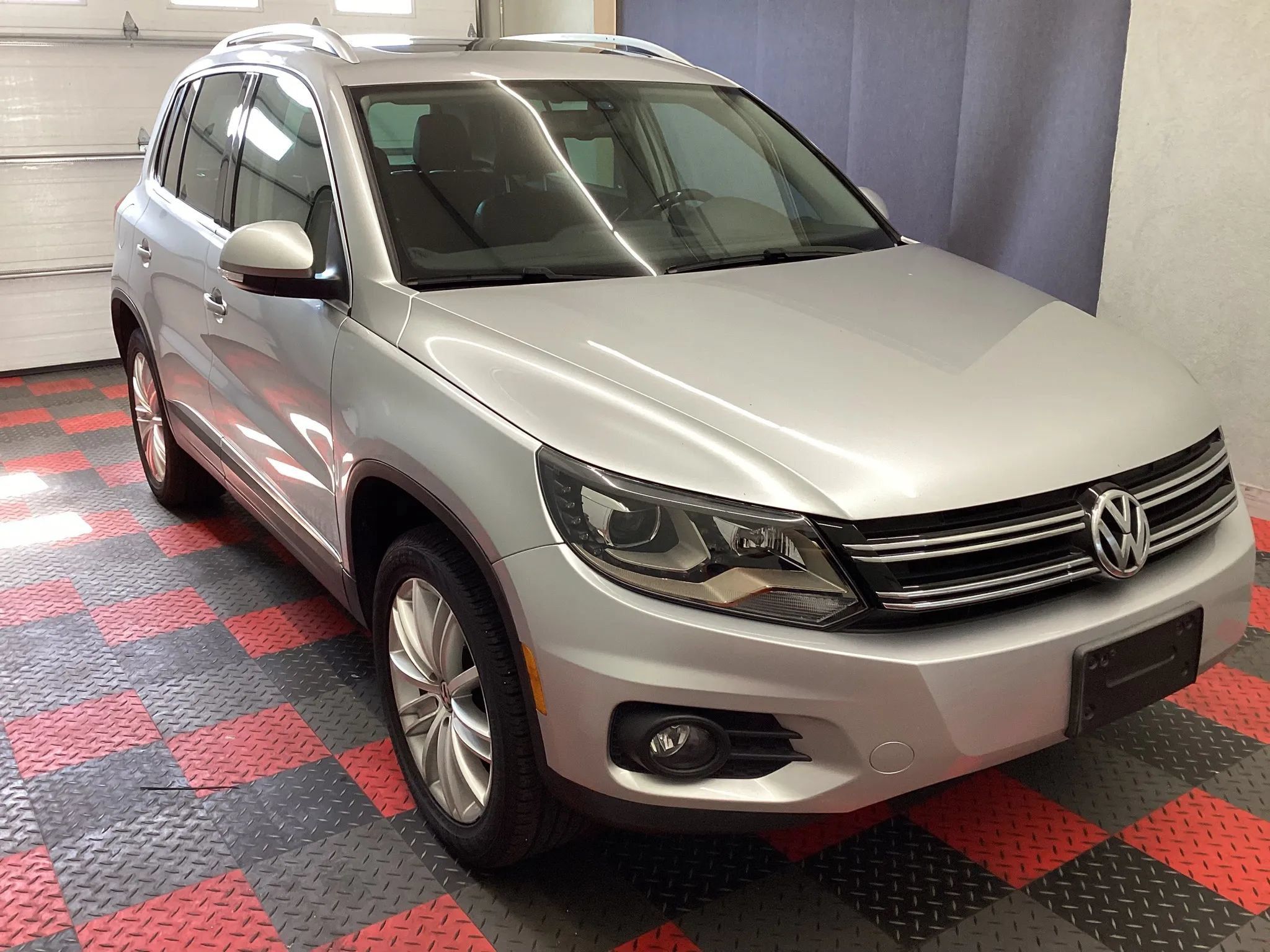 Used 2016 Volkswagen Tiguan SE FWD image 2
