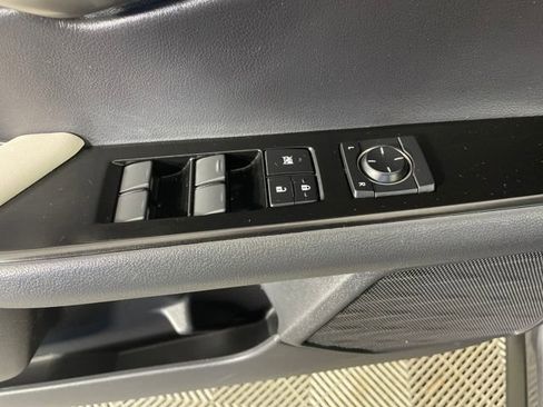 Used 2019 Lexus UX 200 w/ Premium Package image 21