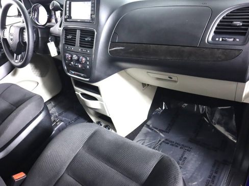 Used 2019 Dodge Grand Caravan SE w/ UConnect Hands-Free Group image 35