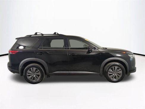 Used 2022 Nissan Pathfinder SV image 4