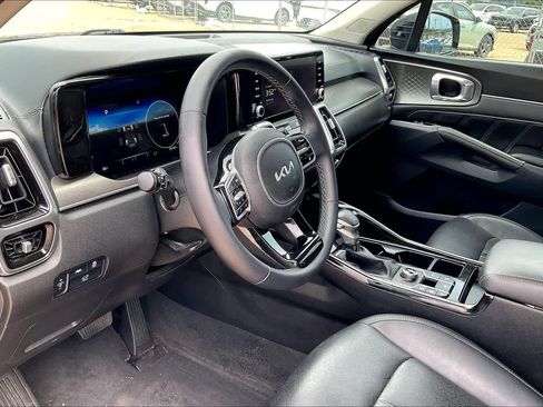 Certified 2023 Kia Sorento SX AWD/4WD image 2