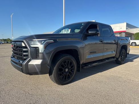 Used 2025 Toyota Tundra Limited AWD/4WD image 2