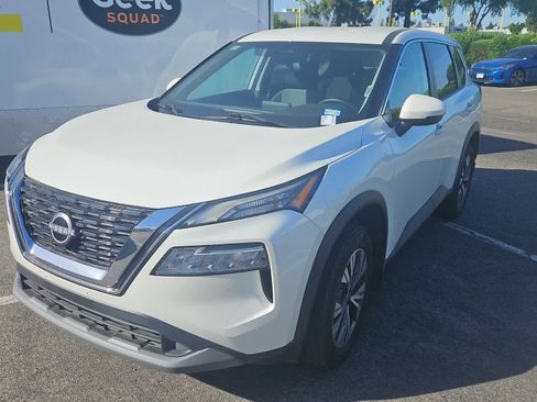 Used 2022 Nissan Rogue SV image 1