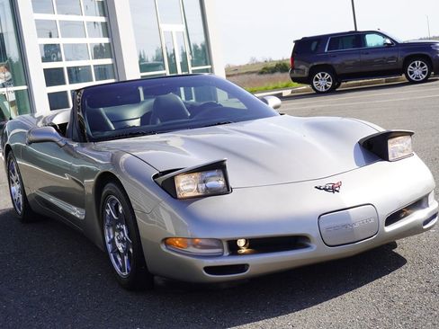 Used 1999 Chevrolet Corvette Convertible w/ Memory Pkg image 8