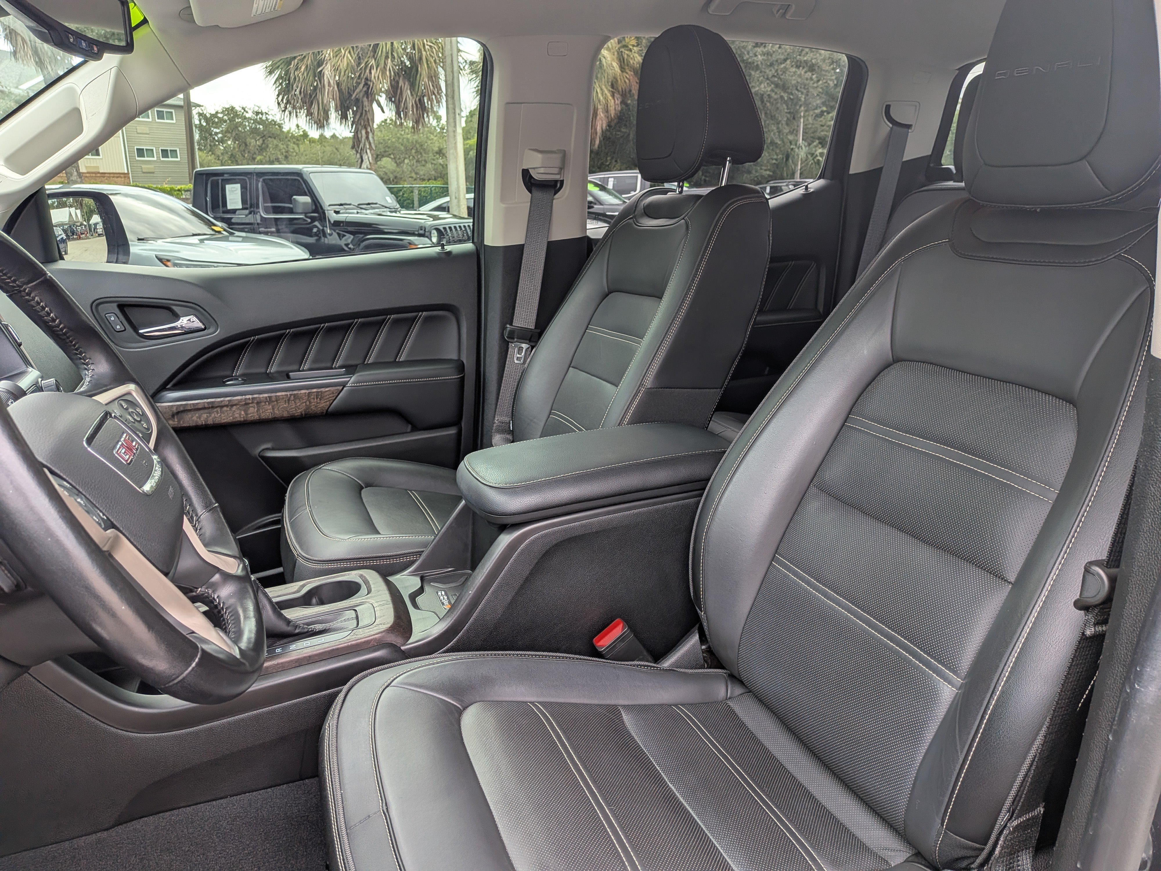 Used 2022 GMC Canyon Denali RWD image 21