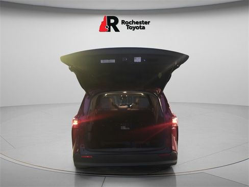 Used 2021 Toyota Sienna XLE image 8