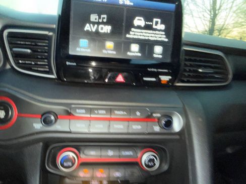 Used 2020 Hyundai Veloster Turbo FWD image 21
