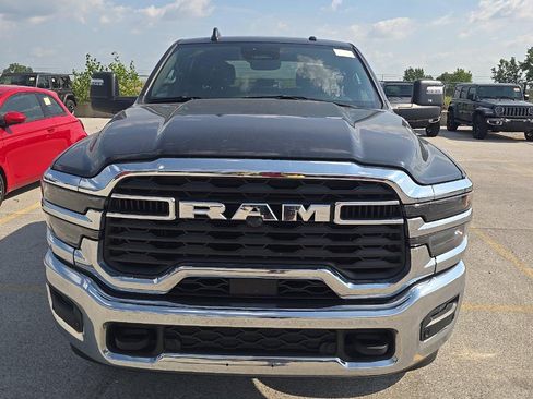 Used 2025 RAM 2500 Big Horn AWD/4WD image 3
