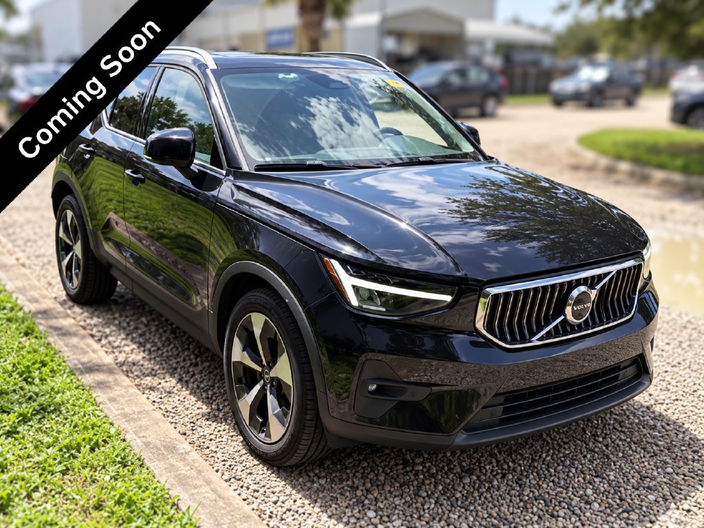 Certified 2023 Volvo XC40 B4 Plus w/ Driver Assist Package FWD image 4