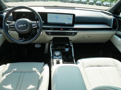 Certified 2025 Kia Sorento SX Prestige AWD/4WD image 10