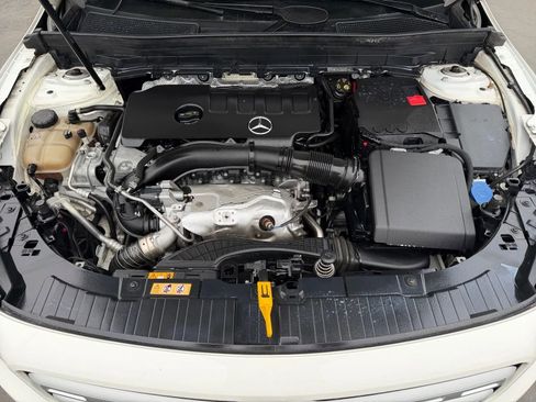 Used 2020 Mercedes-Benz GLB 250 4MATIC w/ Premium Package image 23