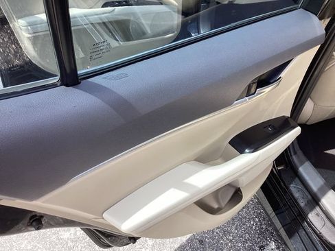 Used 2018 Toyota Camry LE FWD image 14