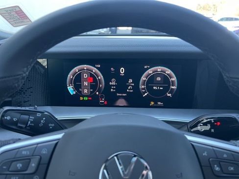 New 2026 Volkswagen Tiguan SE R-Line FWD image 6