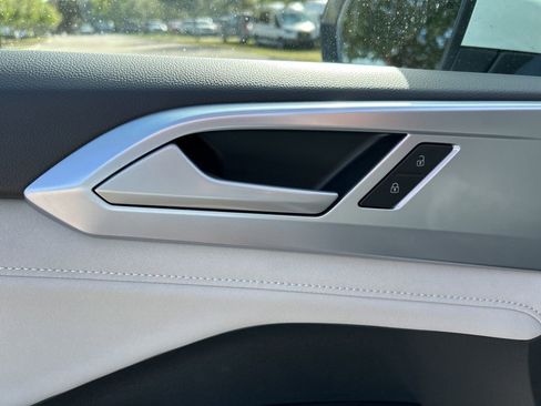 New 2026 Volkswagen Taos SE image 18