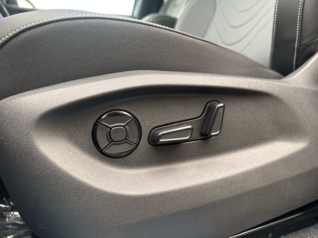 New 2026 Volkswagen Tiguan SE R-Line AWD/4WD image 9