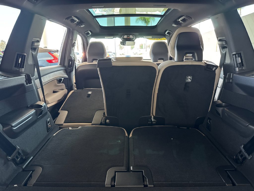 New 2026 Volvo XC90 T8 Plus w/ Protection Package Premier AWD/4WD image 15