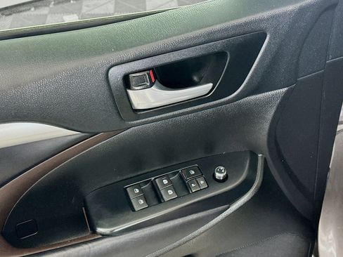 Used 2017 Toyota Highlander XLE image 15