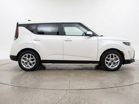 Used 2025 Kia Soul LX w/ LX Technology Package FWD image 11