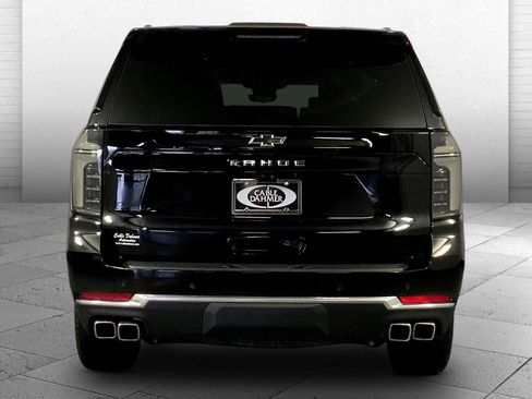 Used 2025 Chevrolet Tahoe High Country image 3