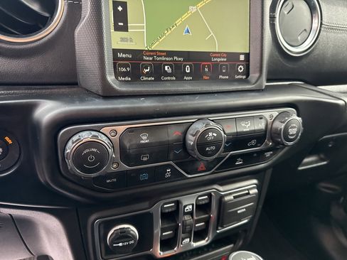 Used 2022 Jeep Wrangler Unlimited Sahara image 24