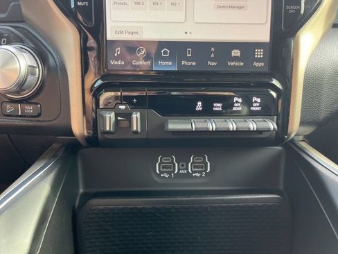 Used 2022 RAM 1500 Laramie AWD/4WD image 19