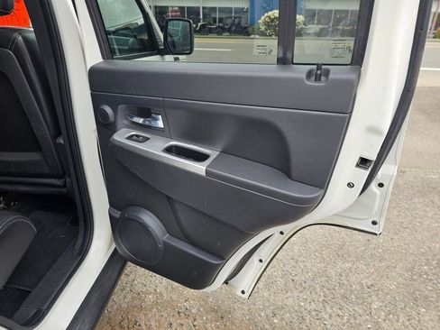 Used 2010 Jeep Liberty Limited w/ Trailer Tow Class III Group AWD/4WD image 14