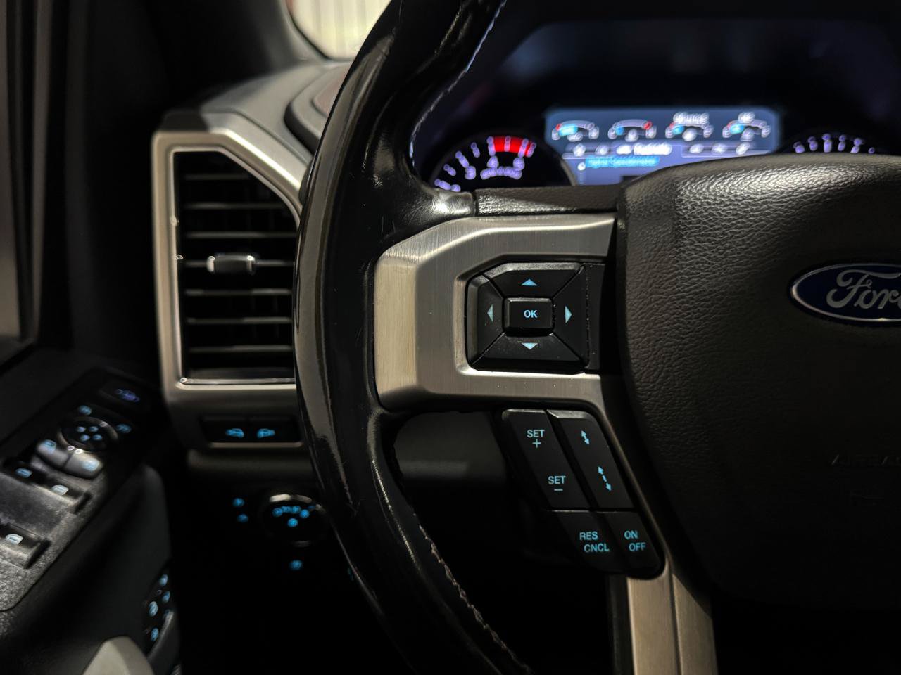 Used 2022 Ford F450 Platinum w/ FX4 Off-Road Package AWD/4WD image 21