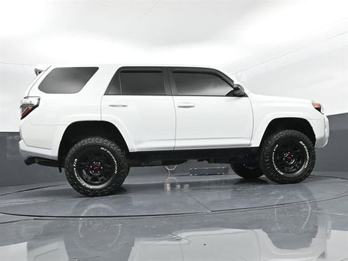 Certified 2024 Toyota 4Runner SR5 Premium w/ Moonroof Package AWD/4WD image 33