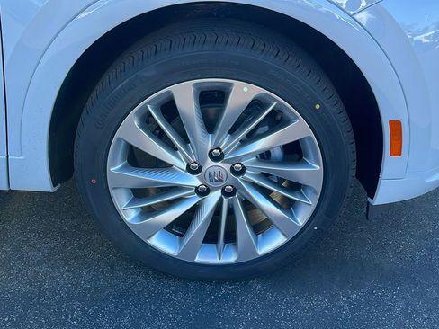 New 2026 Buick Envision Avenir image 9