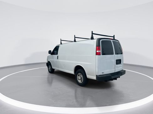 Used 2018 Chevrolet Express 2500 RWD image 7