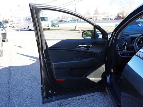 Used 2025 Kia Sportage LX image 20
