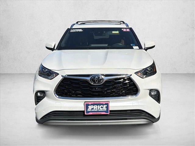 Used 2022 Toyota Highlander Platinum AWD/4WD image 2